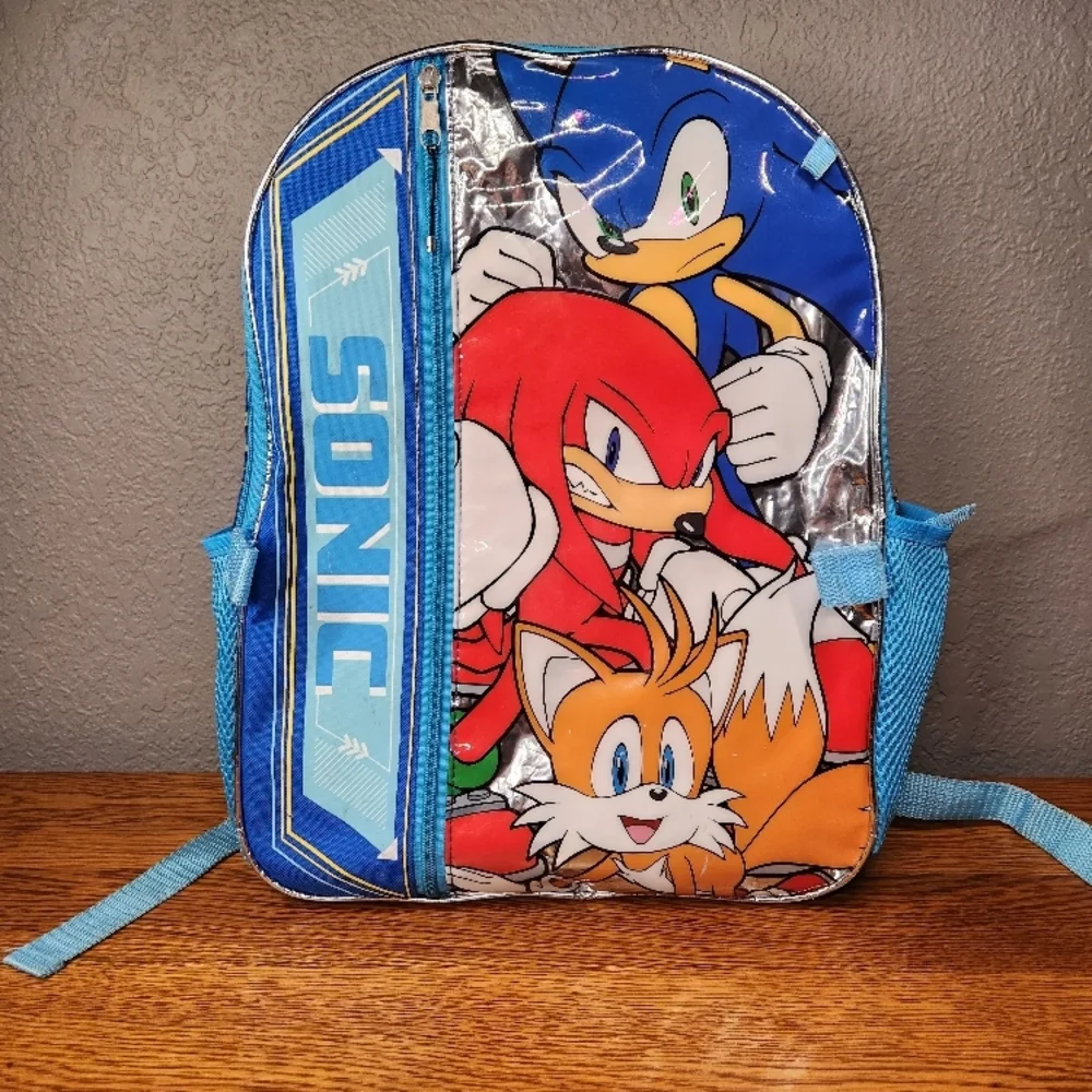 Sonic The Hedgehog features sonic